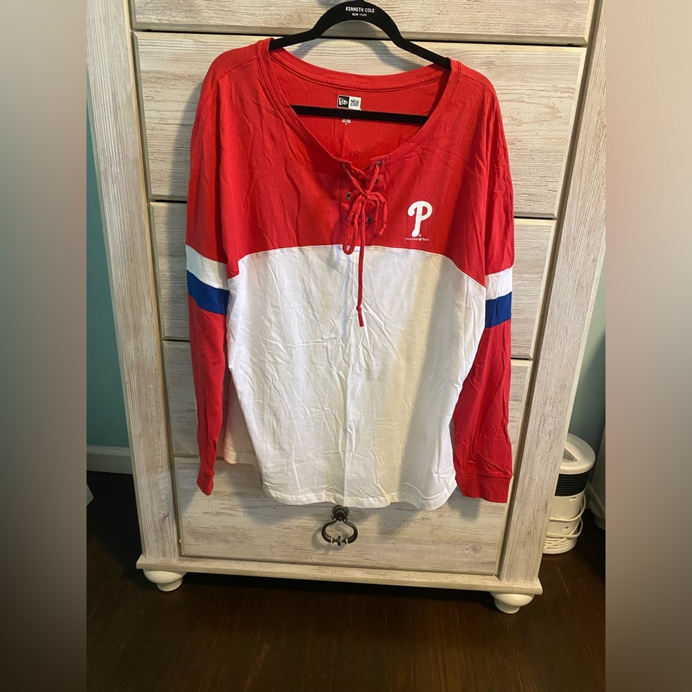 NWT Womens Phillies Long sleeve shirt